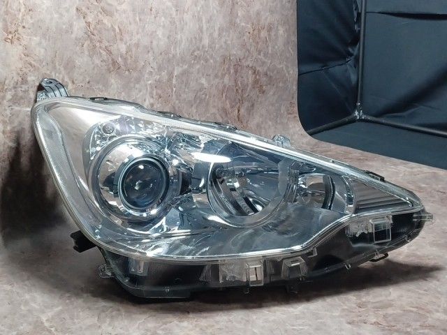 【中古】コーティング済  アクア NHP10 右ヘッドランプ・ヘッドライト S コイト 52-244 81110-52E61 1G3 アクア コーティング済 DAA-NHP10 右ヘッドランプ/ヘッドライト S