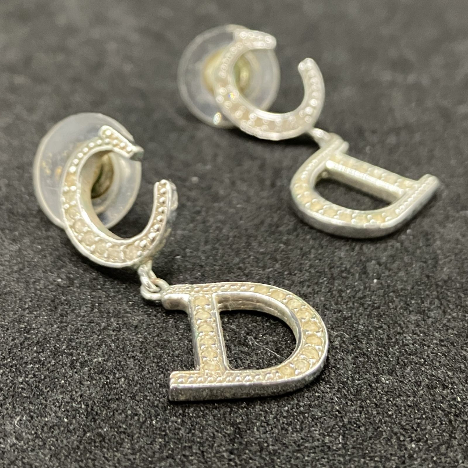 Dior CDロゴ ラインストーン ピアス シルバー coeuriche777_11805