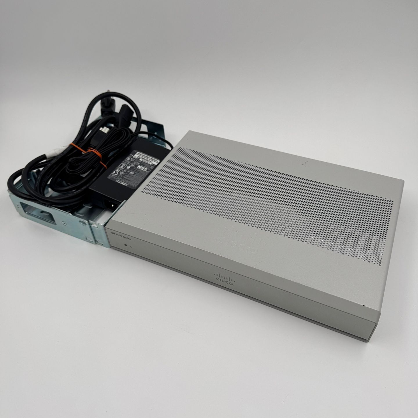 CISCO C1111-8P V01 17.09.03a ISR1100シリーズ サービス統合型ルータ 初期化済み 動作確認済 ACアダプター付き [NW135]