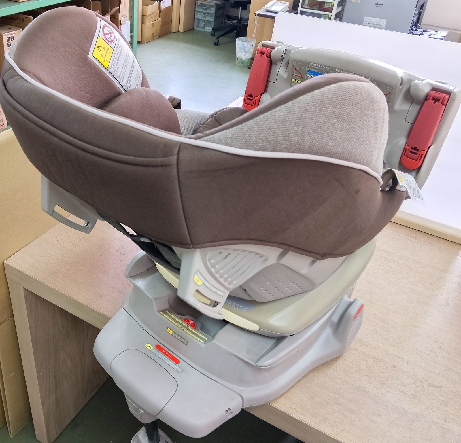 中古・消毒クリーニング済・訳あり】コンビ ゼウスターンユーロTA 回転 