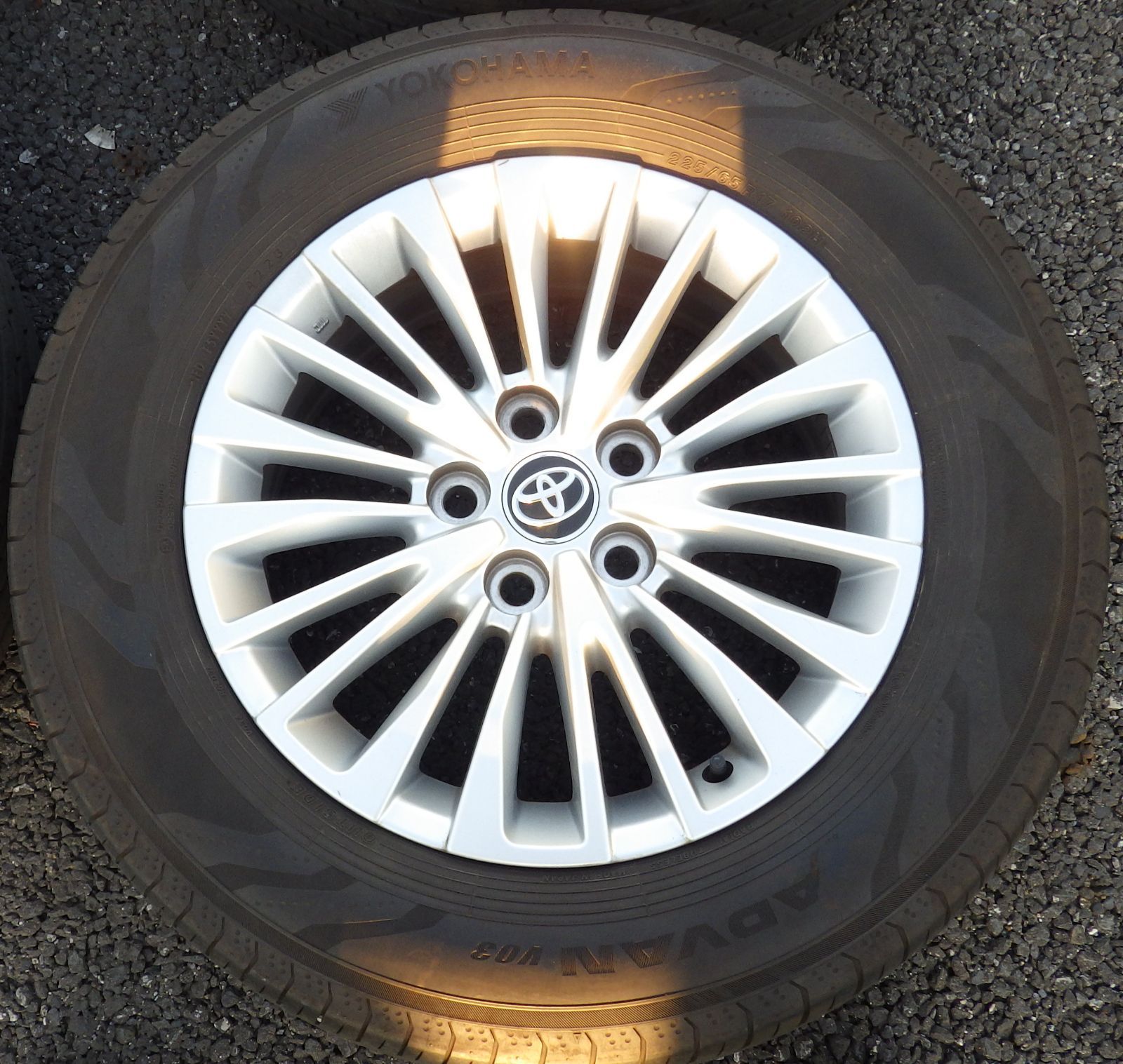 D1698)AWタイヤ☆トヨタ 40系 アルファード □TOYOTA純正／YOKOHAMA