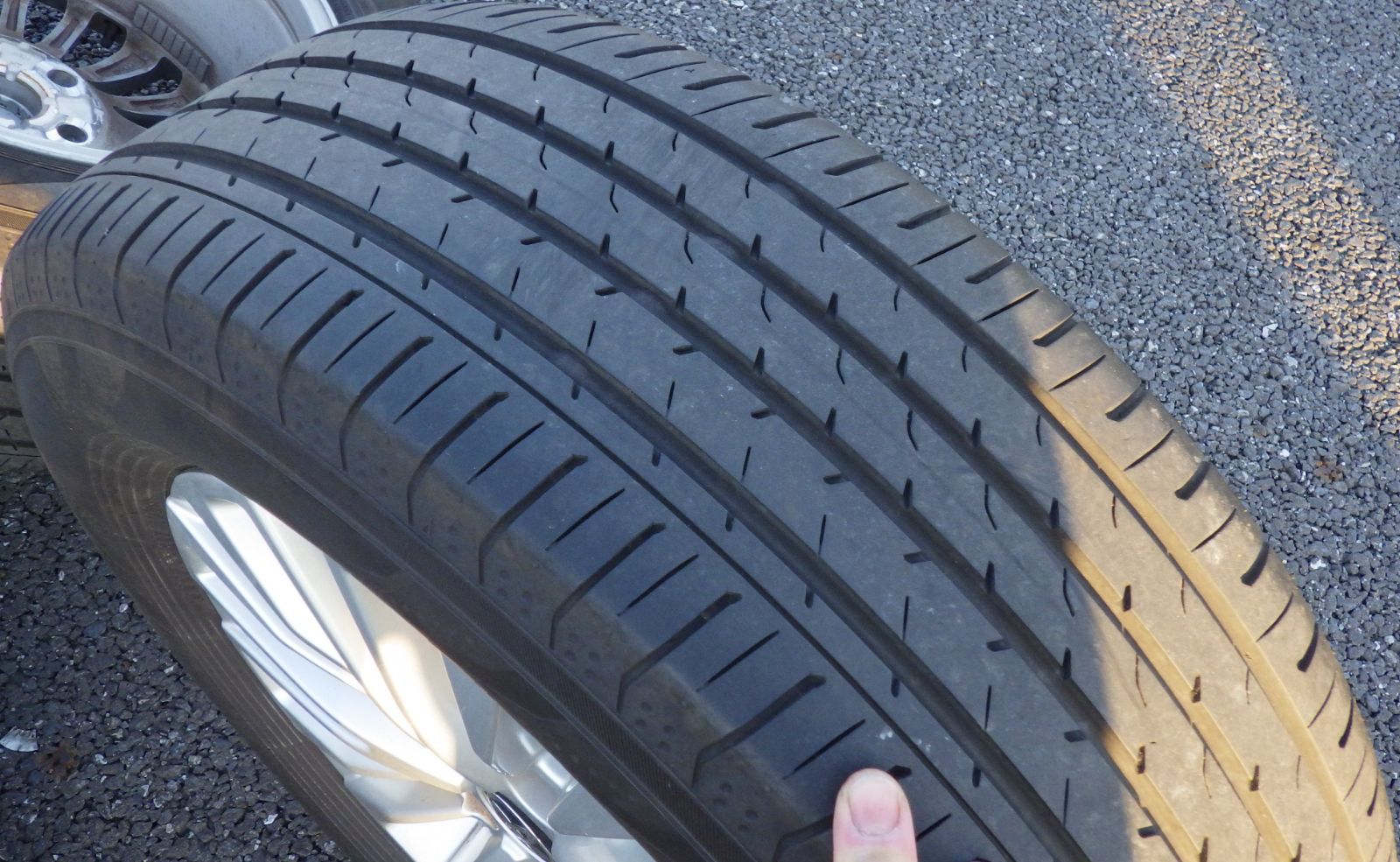 D1698)AWタイヤ☆トヨタ 40系 アルファード □TOYOTA純正／YOKOHAMA