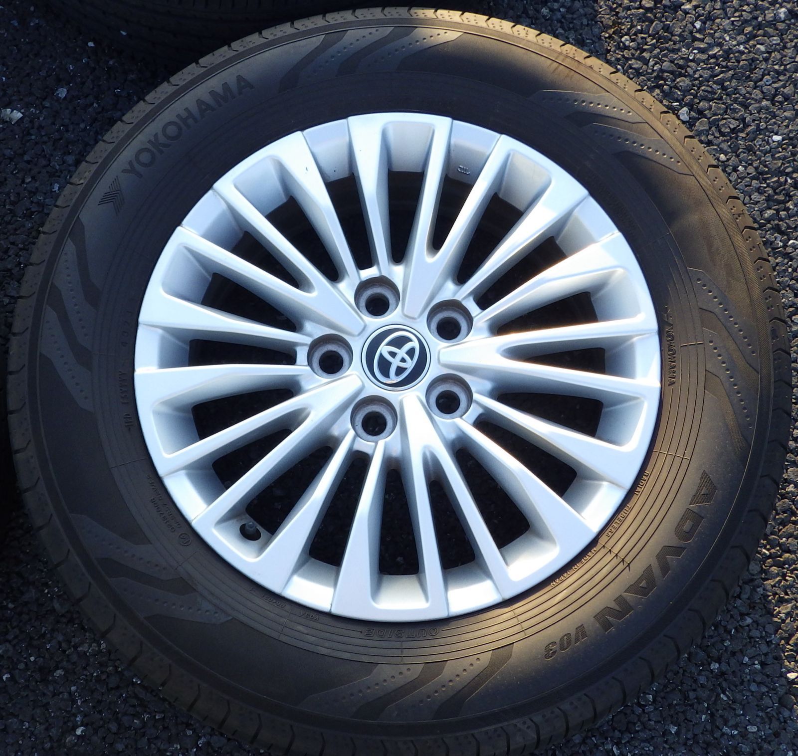 D1698)AWタイヤ☆トヨタ 40系 アルファード □TOYOTA純正／YOKOHAMA