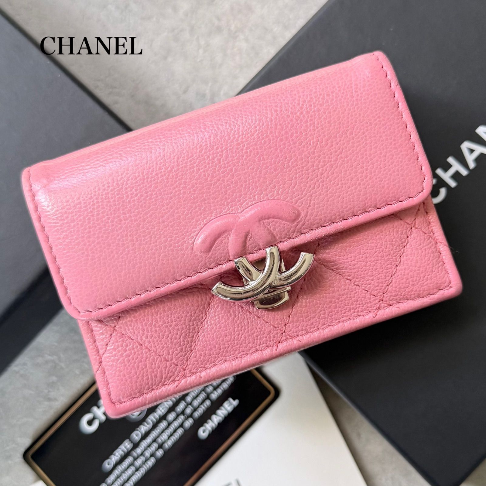 CHANEL コンパクト ウォレット キャビアスキン マトラッセ CHANEL