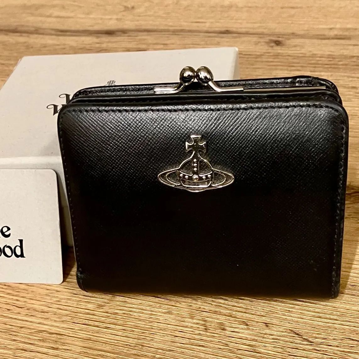 【美品】ヴィヴィアン レザー 二つ折り財布 オーブ ロゴ コンパクト がま口 極美品 Vivienne Westwood 二つ折り財布 がま口 オーブロゴ レザー