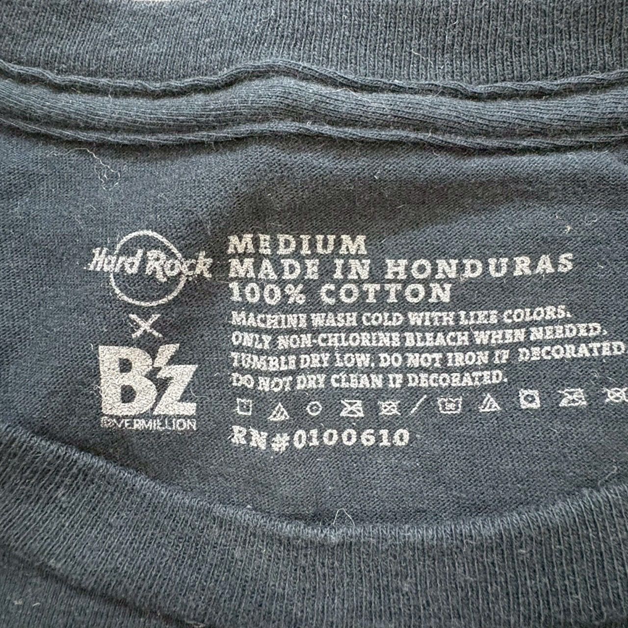 希少】 B'z デビュー30周年記念 Hard Rock Cafe コラボTシャツ HARD