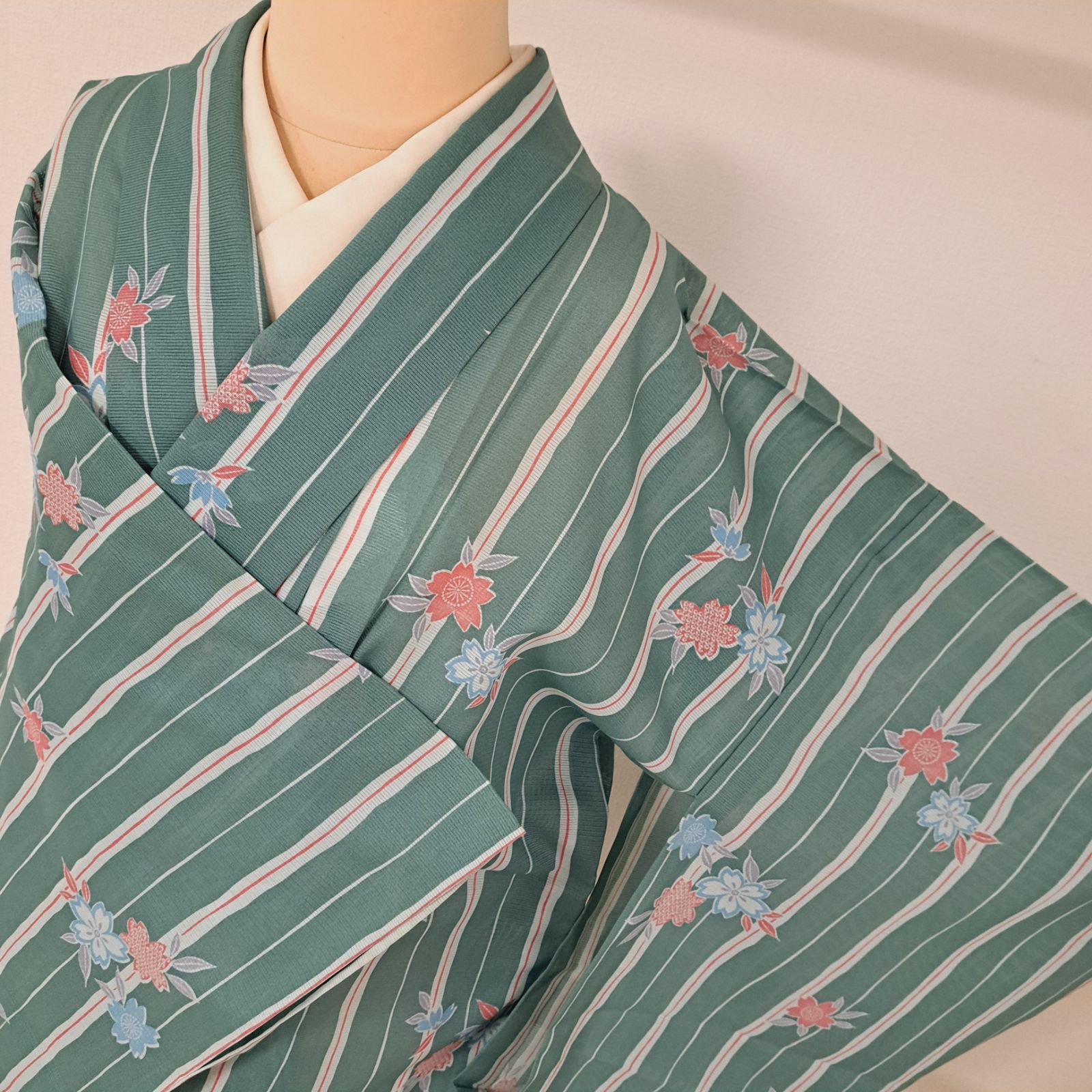 専用　夏小紋　総手縫い　堅絽　夏にぴったりなお色目 夏物】 【東レシルック】 絽小紋着尺 「桜散らし・深緑」 おでかけや
