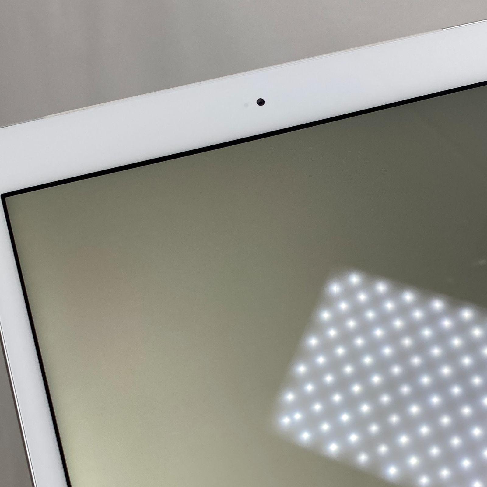 iPad第8世代 Wi-Fi 32GB シルバー　ジャンク品 016 iPad 第8世代 32GB シルバー MYMJ2J／A 国内版SIMフリー [32GB] Apple
