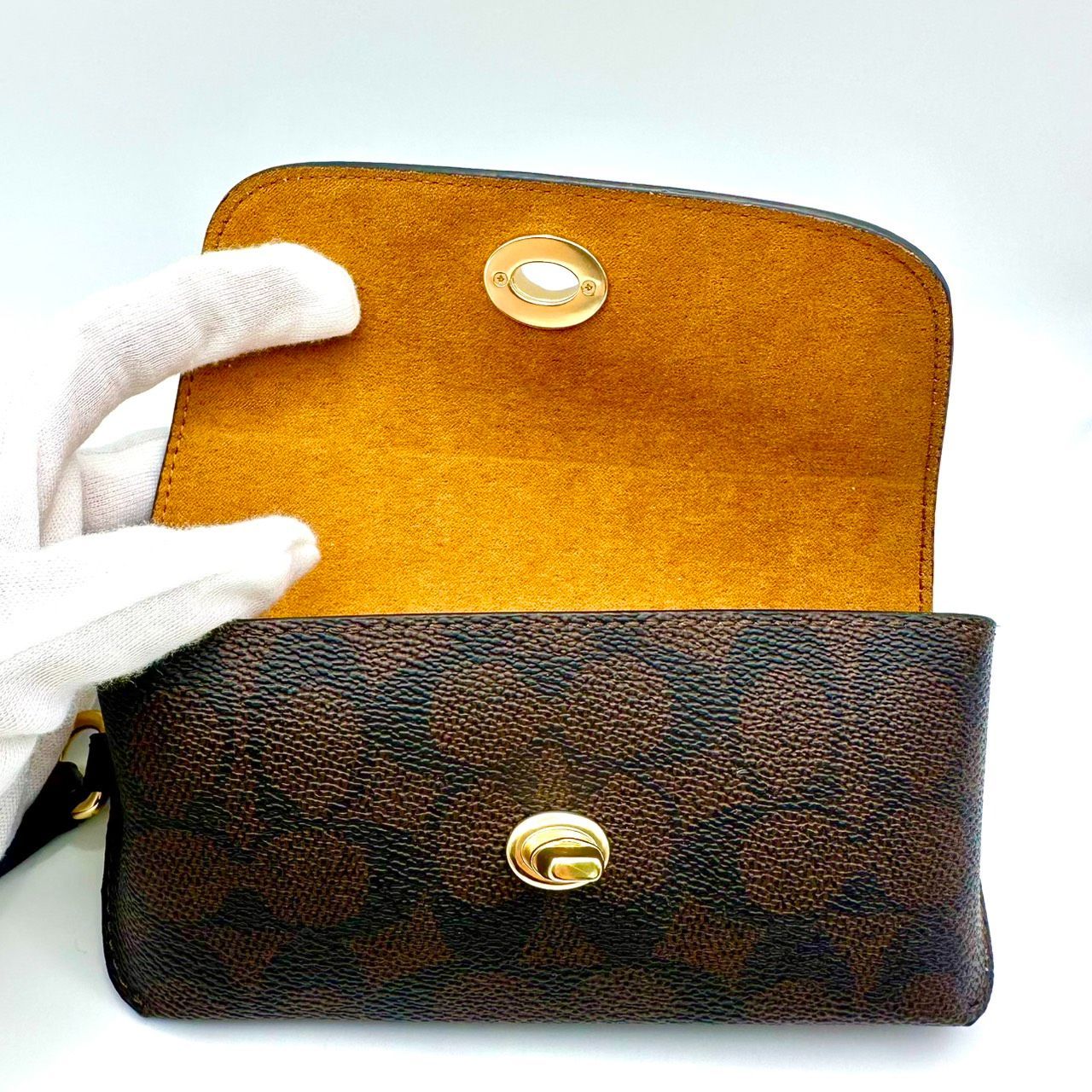 新品未使用 コーチ COACH ブラウン スクエアサングラス メガネケース 付き 返品OK】COACH コーチ シグネチャー メガネケース サングラスケース