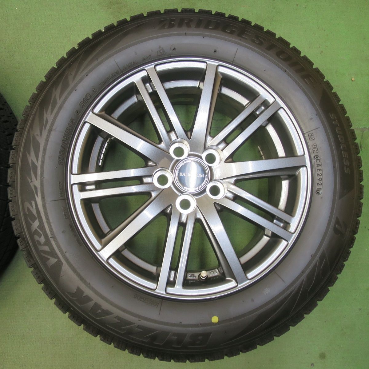 バリ溝！キレイ！9.5分☆プリウス 等 195/65R15 スタッドレス 