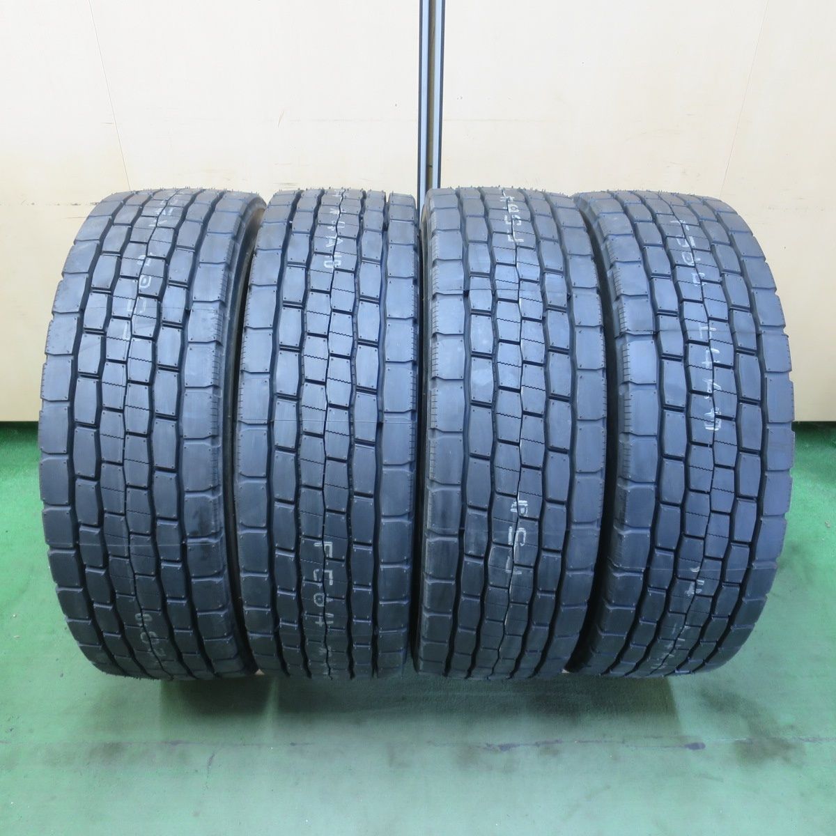 26年製　夏タイヤ　145/80R12 未使用同等　軽トラ　ヨコハマ　新車外し 26年製 夏タイヤ 145/80R12 未使用同等 軽トラ ヨコハマ 新車外し 車