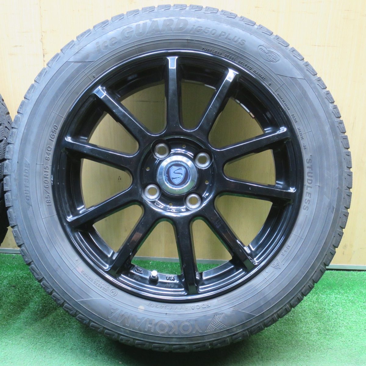 バリ溝！8.5分☆スタッドレス 185/60R15 ヨコハマ アイスガード iG50 