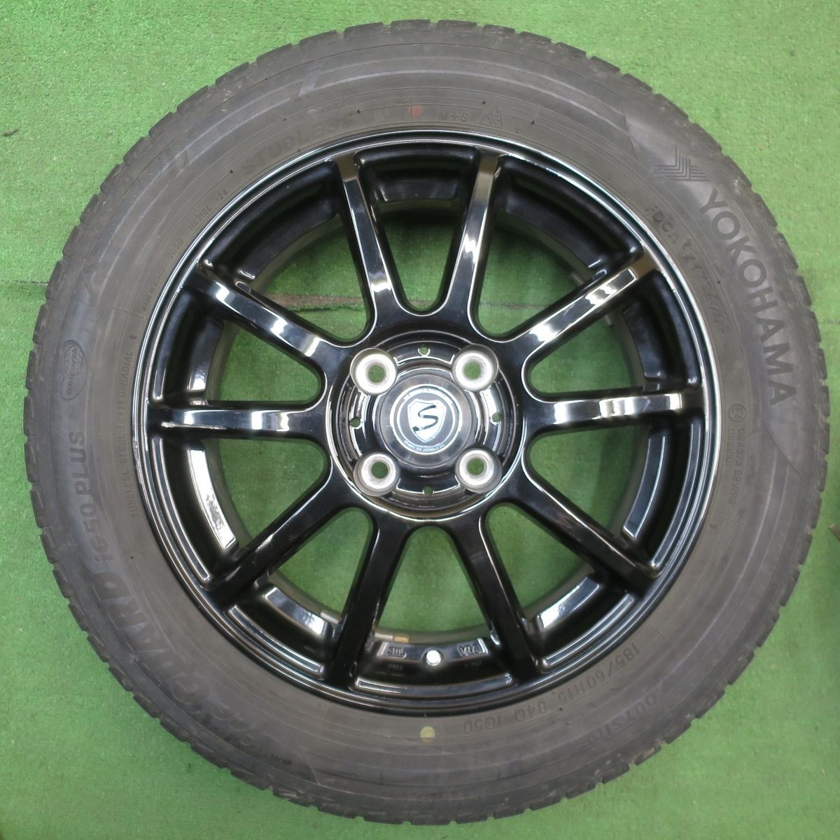 バリ溝！8.5分☆スタッドレス 185/60R15 ヨコハマ アイスガード iG50