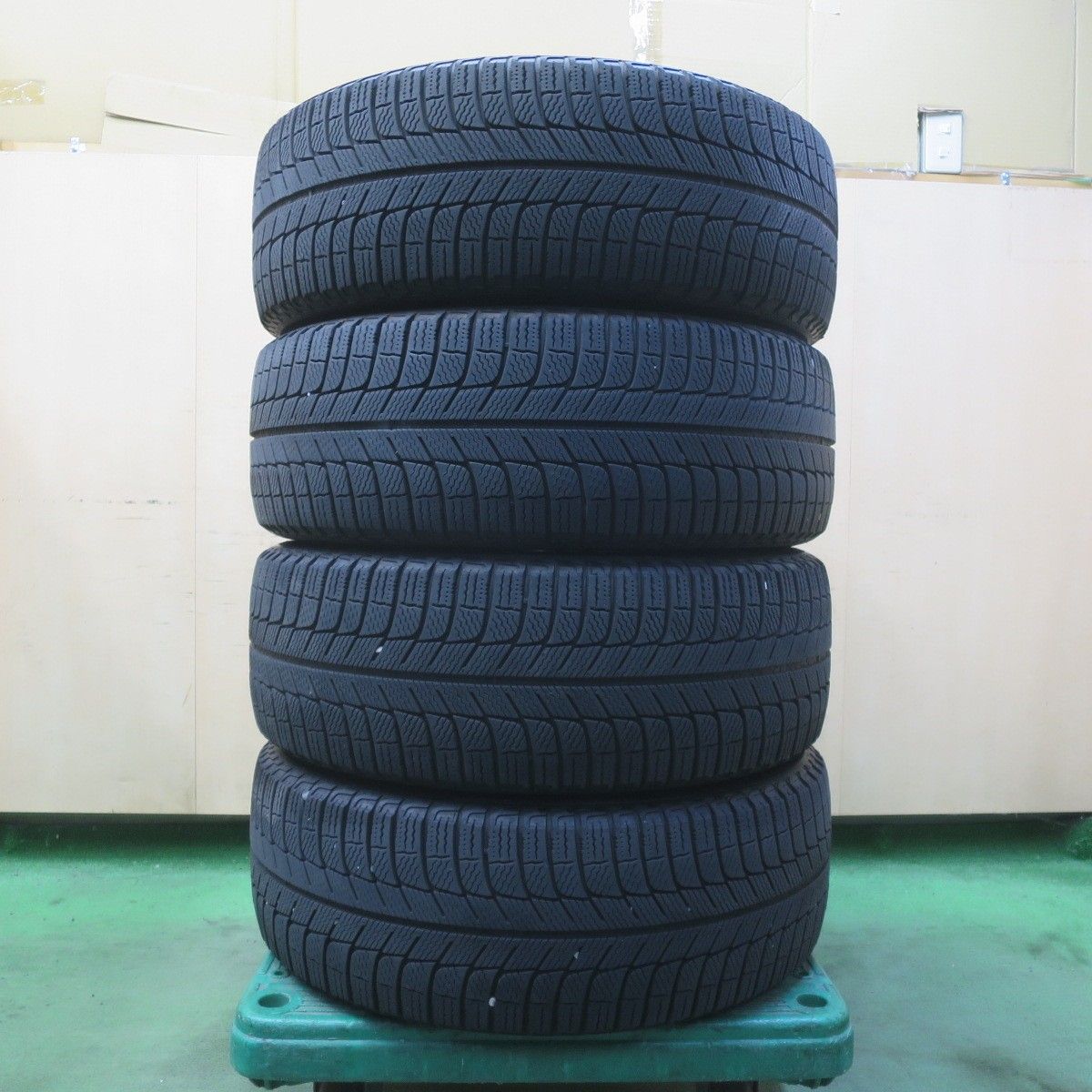 キレイ☆日産 リーフ 等 純正 エスティーロ 215/50R17 スタッドレス 