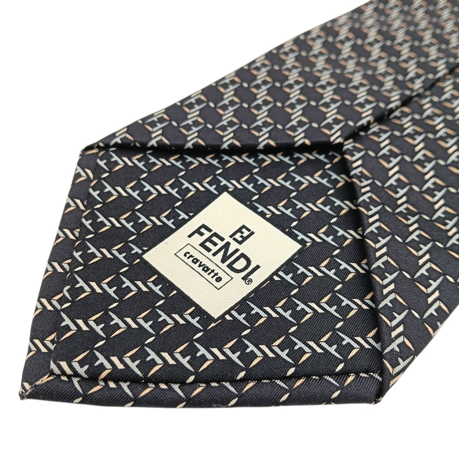 FENDI フェンディ　シルバー　 ネクタイ　ズッカ柄　デカロゴ　シルク FENDI フェンディ ネクタイ ズッカ柄 FF シルク 総柄 ブラック - メルカリ