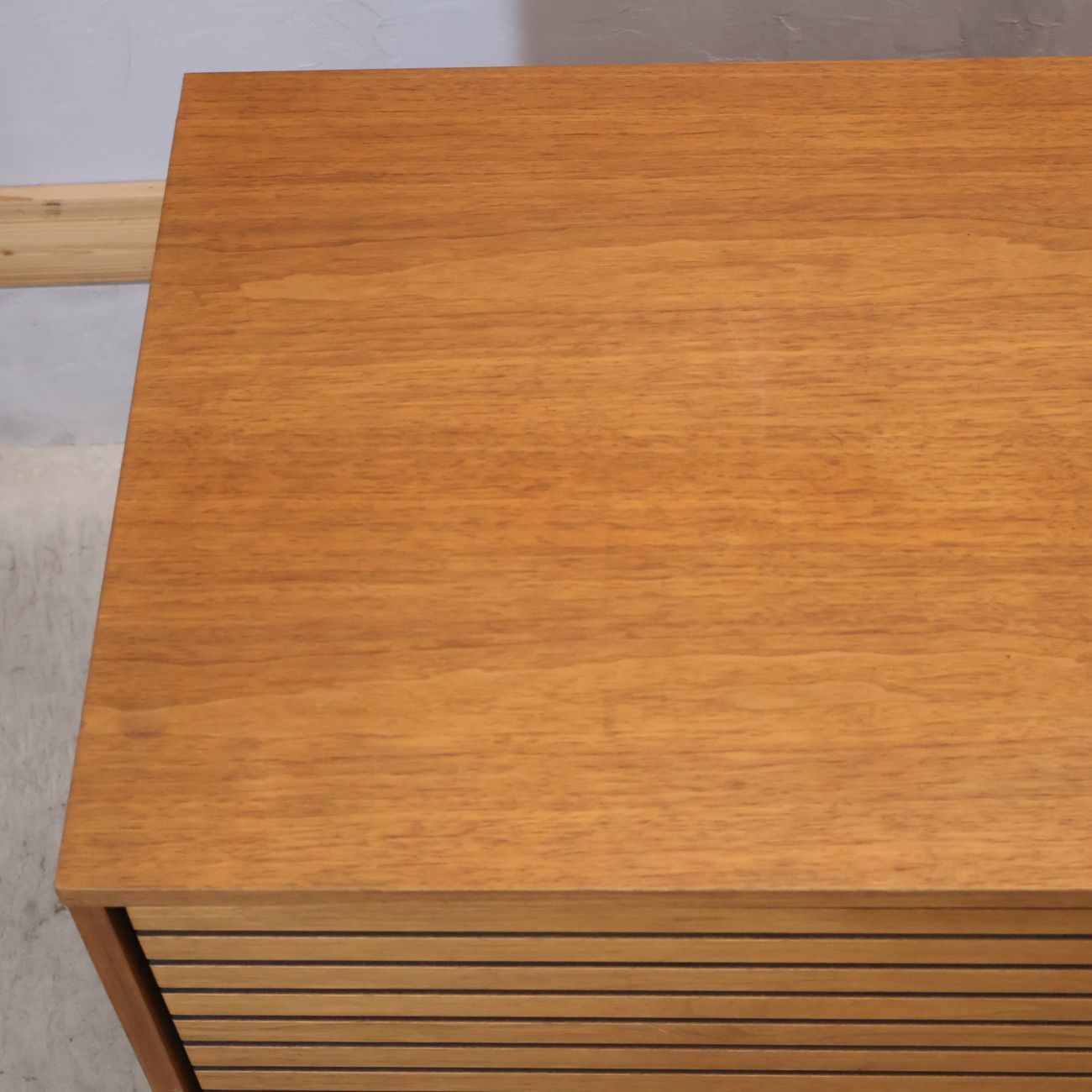 Hiromatsu Furniture(広松木工)のVERA CREPA(ベラクレッパ) キャビネット。オーク材の木目を活かしたスリットが魅力的なサイドボードは北欧スタイルやカフェ風のお部屋に♪DJ439 Hiromatsu Furniture(広松木工)のVERA CREPA(ベラクレッパ