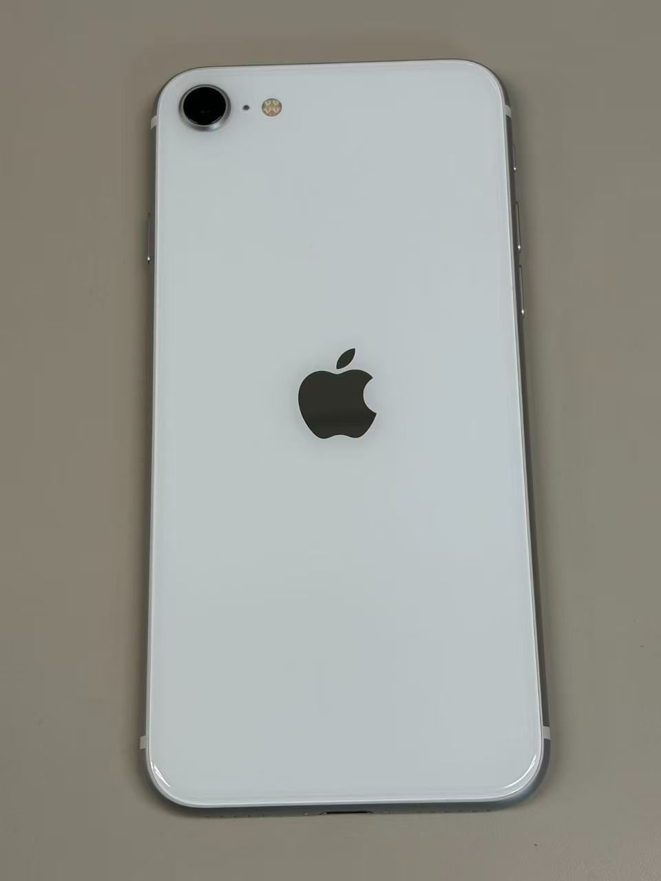 新品同様 電池100%SIMフリー iPhone SE(第2世代) 64GB ホワイト - メルカリ