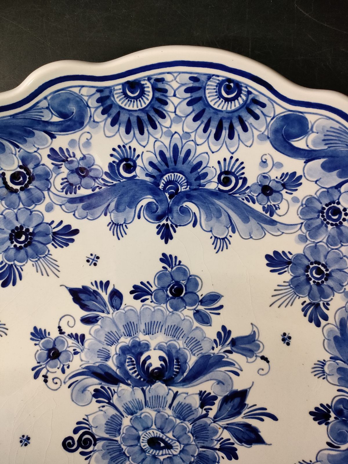 ロイヤル　デルフト　花紋飾壺 デルフト焼きの細身デザインフラワーポット（高さ27cm） オランダ