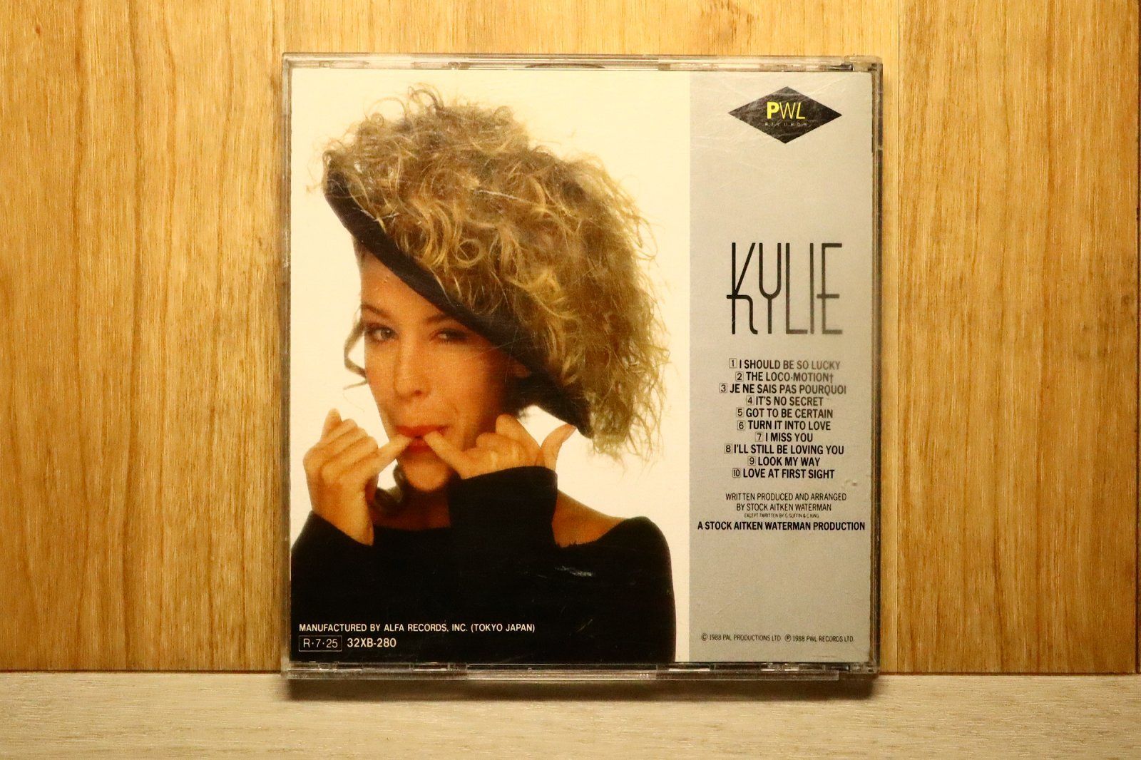 国内盤 カイリー・ミノーグ CD／リズム・オブ・ラヴ リマスターエディション+6 Amazon.co.jp: ラッキー・ラヴ (2012リマスター・エディション