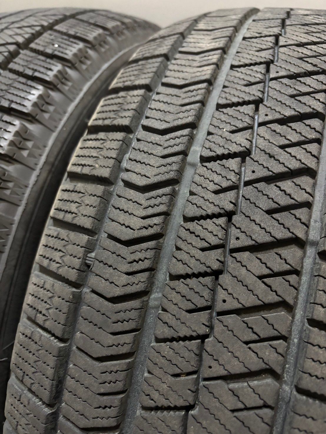 BS BRIDGESTONE ICEPARTNER2 205/60R16 16インチ スタッドレス 4本 22年製 バリ溝 ステップワゴン ヴォクシー ノア等　(KTO374) ☆205/60R16 BRIDGESTONE/VRX2 22年製 スタッドレス 4本 ブリヂストン