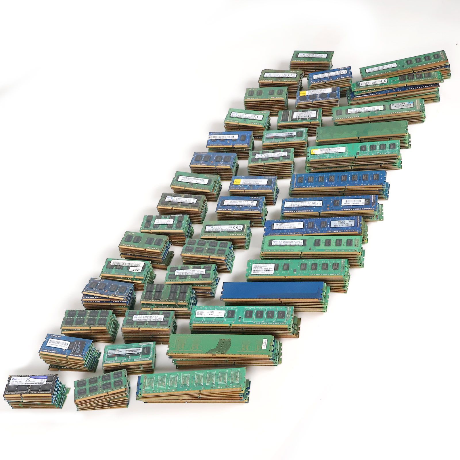 中古メモリまとめ売り！2GB×22 計44GB /PCパーツ 中古 都市鉱山 ジャンクメモリまとめ売りセット 約430枚程 - メルカリ