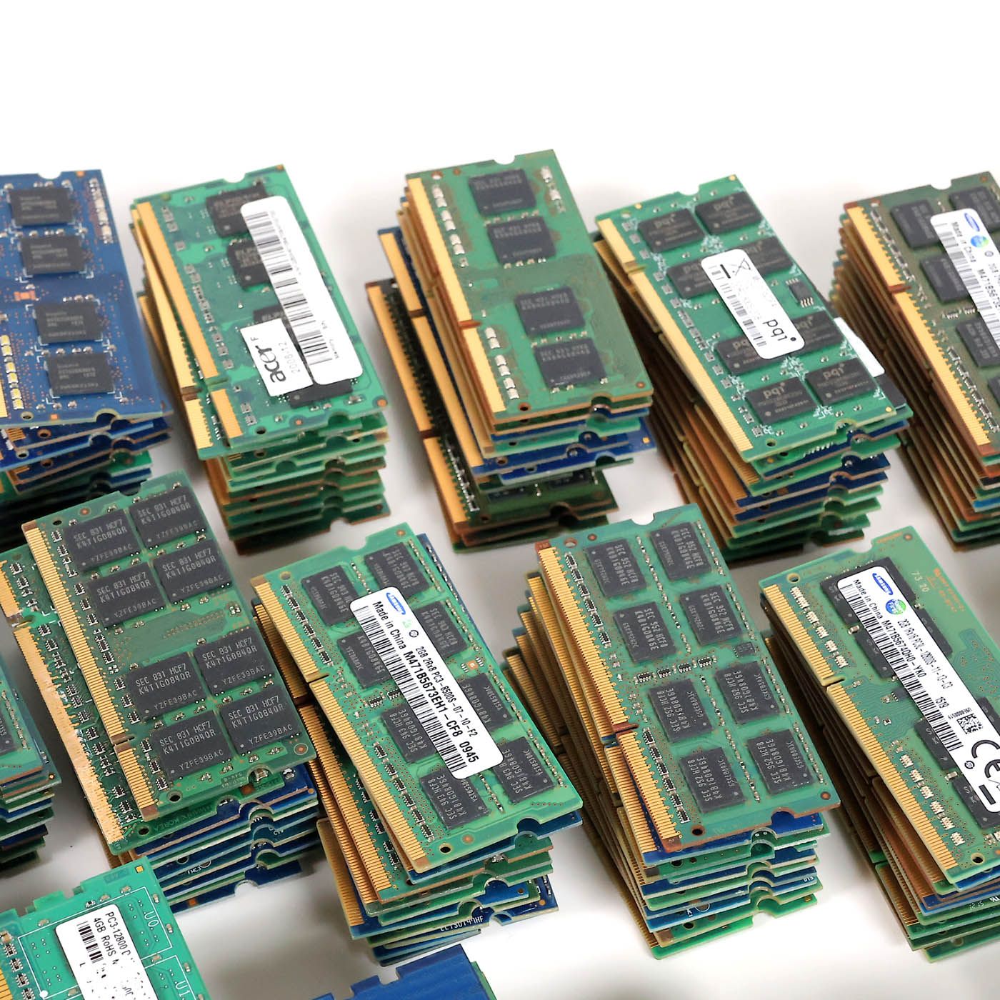 中古メモリまとめ売り！2GB×22 計44GB /PCパーツ 中古 都市鉱山 ジャンクメモリまとめ売りセット 約430枚程 - メルカリ