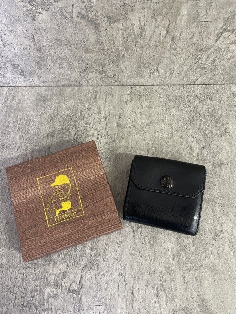 中古】BEERBELLY ﾋﾞｱﾍﾞﾘｰ ｳｫﾚｯﾄ 二つ折り 財布 ﾐﾆ ﾚｻﾞｰ ﾌﾞﾗｯｸ 33957613