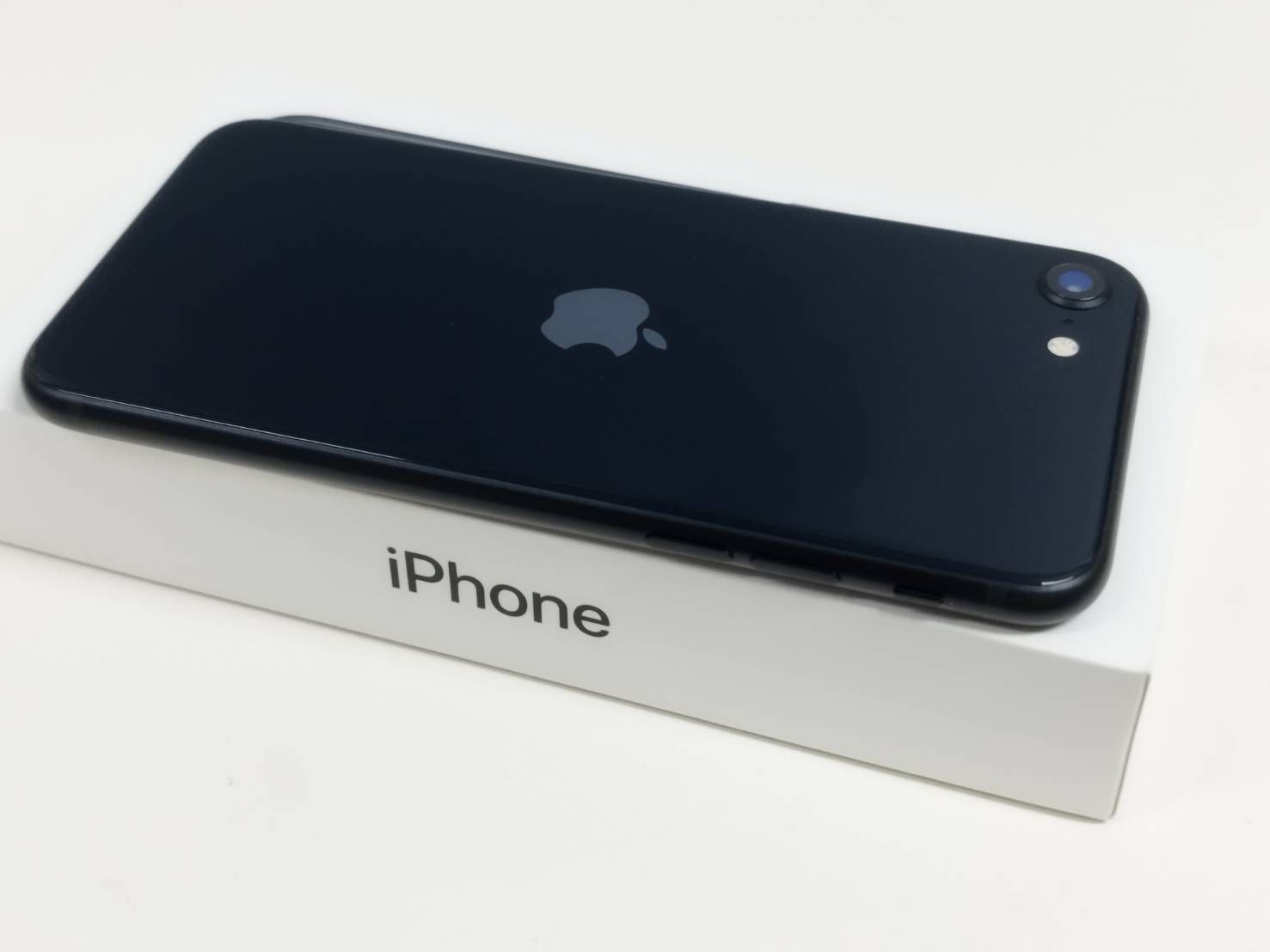 Apple iPhone SE 第3世代 64GB 黒 ブラック ミッドナイト 【公式通販】