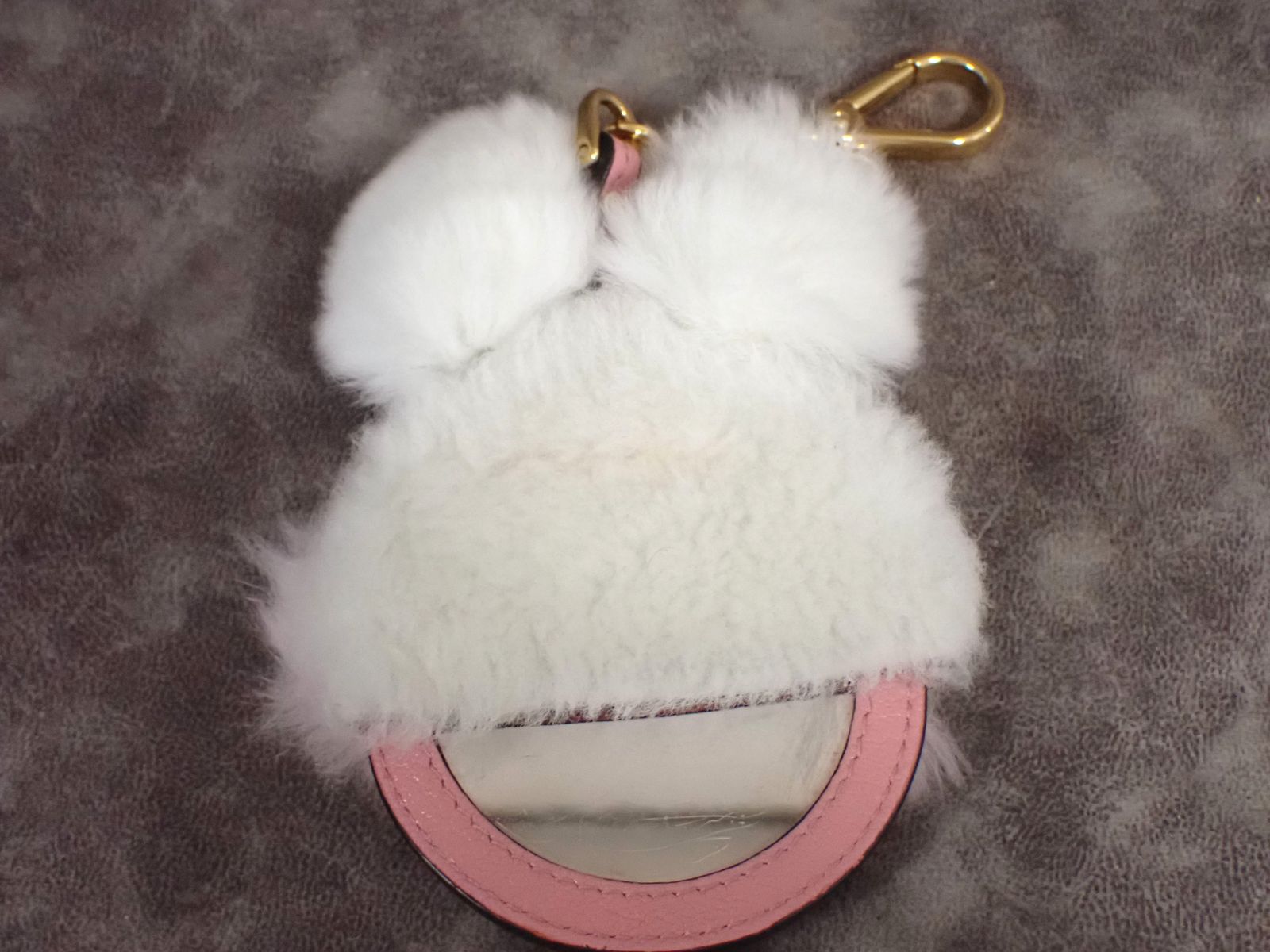 訳あり格安】MIUMIU ミュウミュウ ウサギ ミラー付 バッグチャーム 訳あり格安】MIUMIU ミュウミュウ ウサギ ミラー付 バッグチャーム