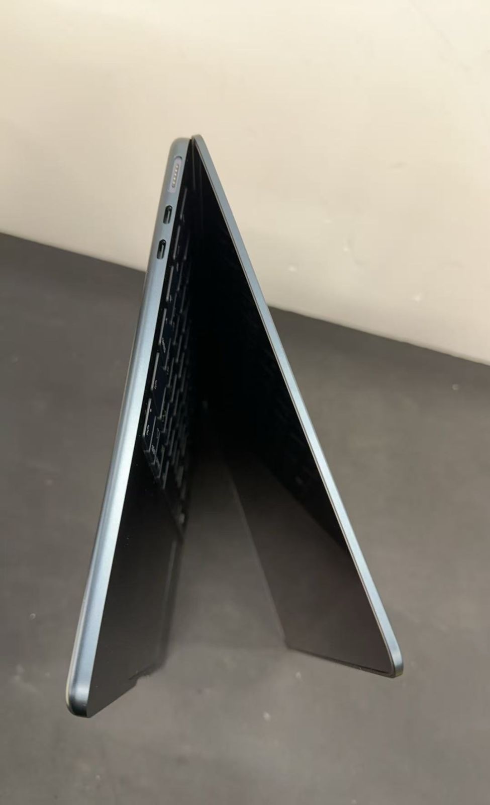 【美品】M2 MacBook Air 8GB 256GB バッテリ100% 美品 MacBook Air M2 13