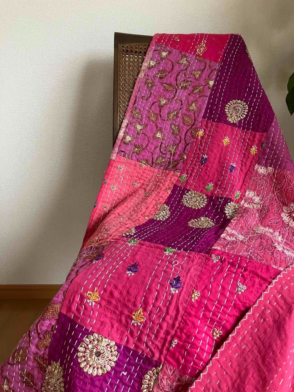 インド製 直輸入カンタキルト パッチワーク マルチカバー ピンク系 カンタキルト マルチカバー サリーパッチワーク #36 PINK - メルカリ