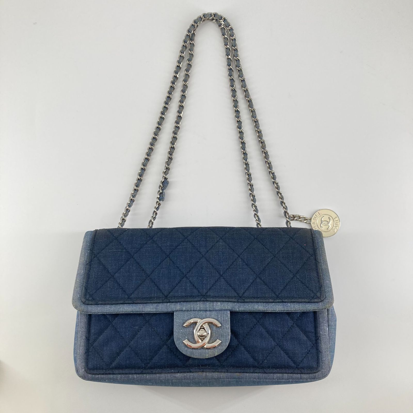 CHANEL（シャネル）マトラッセ　デニム　チェーン　ショルダー　バッグ　19番台　ブルー CHANEL 19 シャネル デニム チェーンウォレット ショルダーバッグ ココ