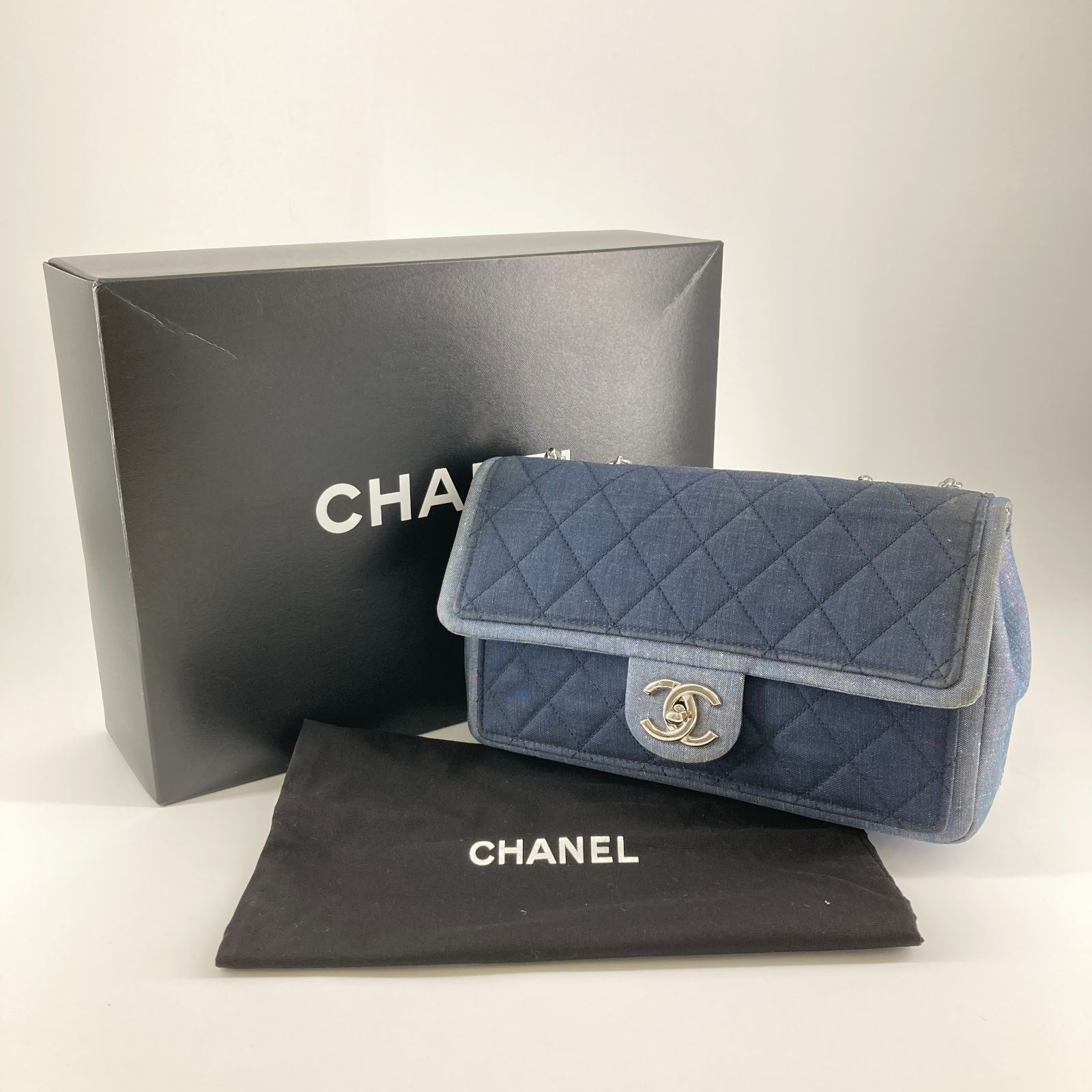 CHANEL（シャネル）マトラッセ　デニム　チェーン　ショルダー　バッグ　19番台　ブルー CHANEL 19 シャネル デニム チェーンウォレット ショルダーバッグ ココ