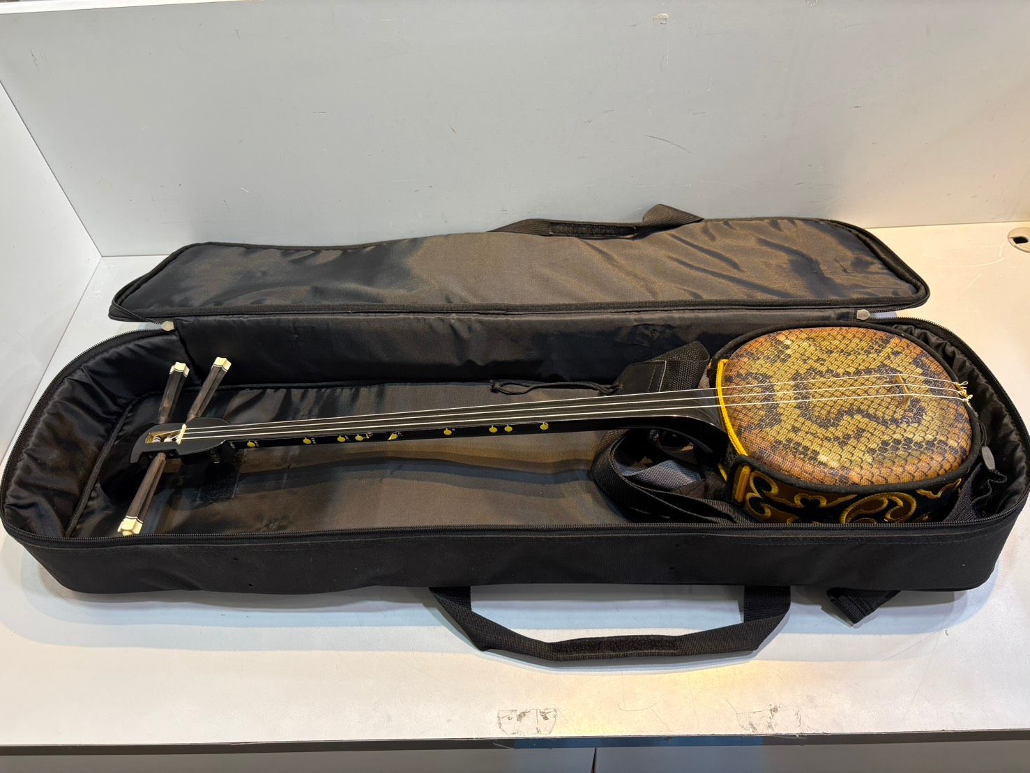 ◆メーカー不明 三線 サンシン 弦楽器 ソフトケース付き 中古現状◆21238★