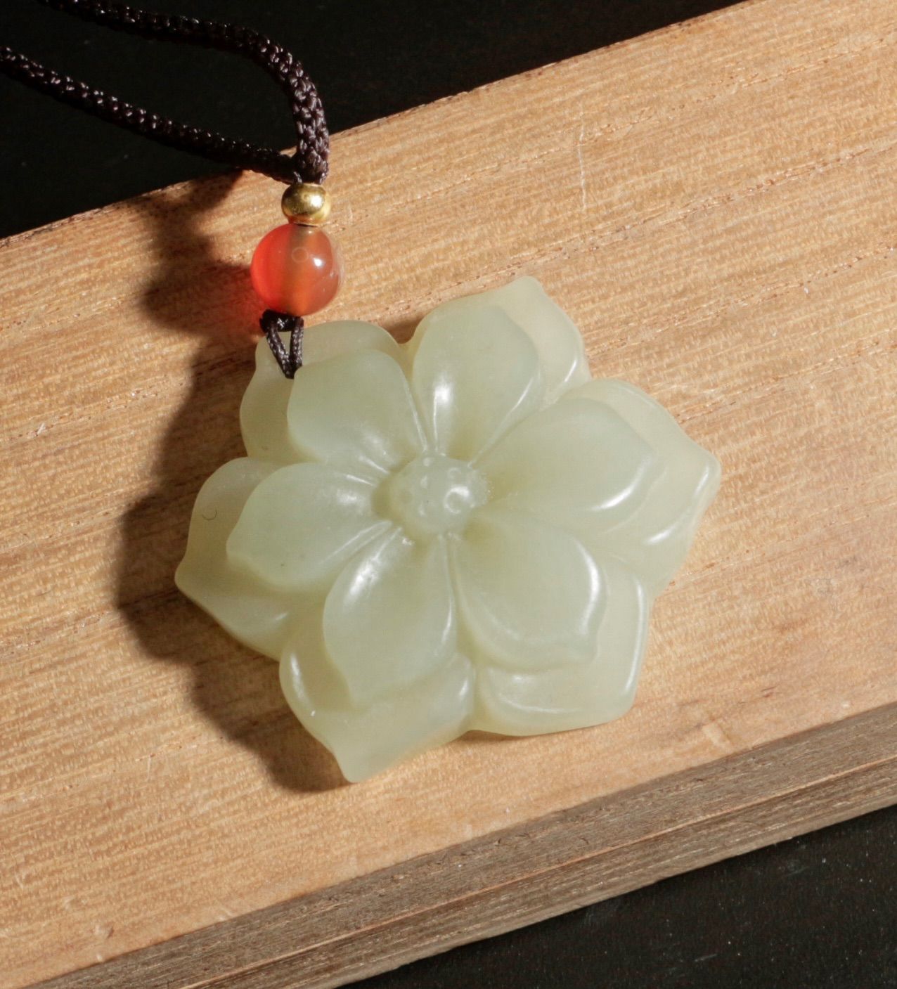 中古 梅花彫刻 ペンダント 玉佩 ネックレス 和田玉アクセサリー CL0016 中古 梅花彫刻 ペンダント 玉佩 ネックレス 和田玉アクセサリー CL0016