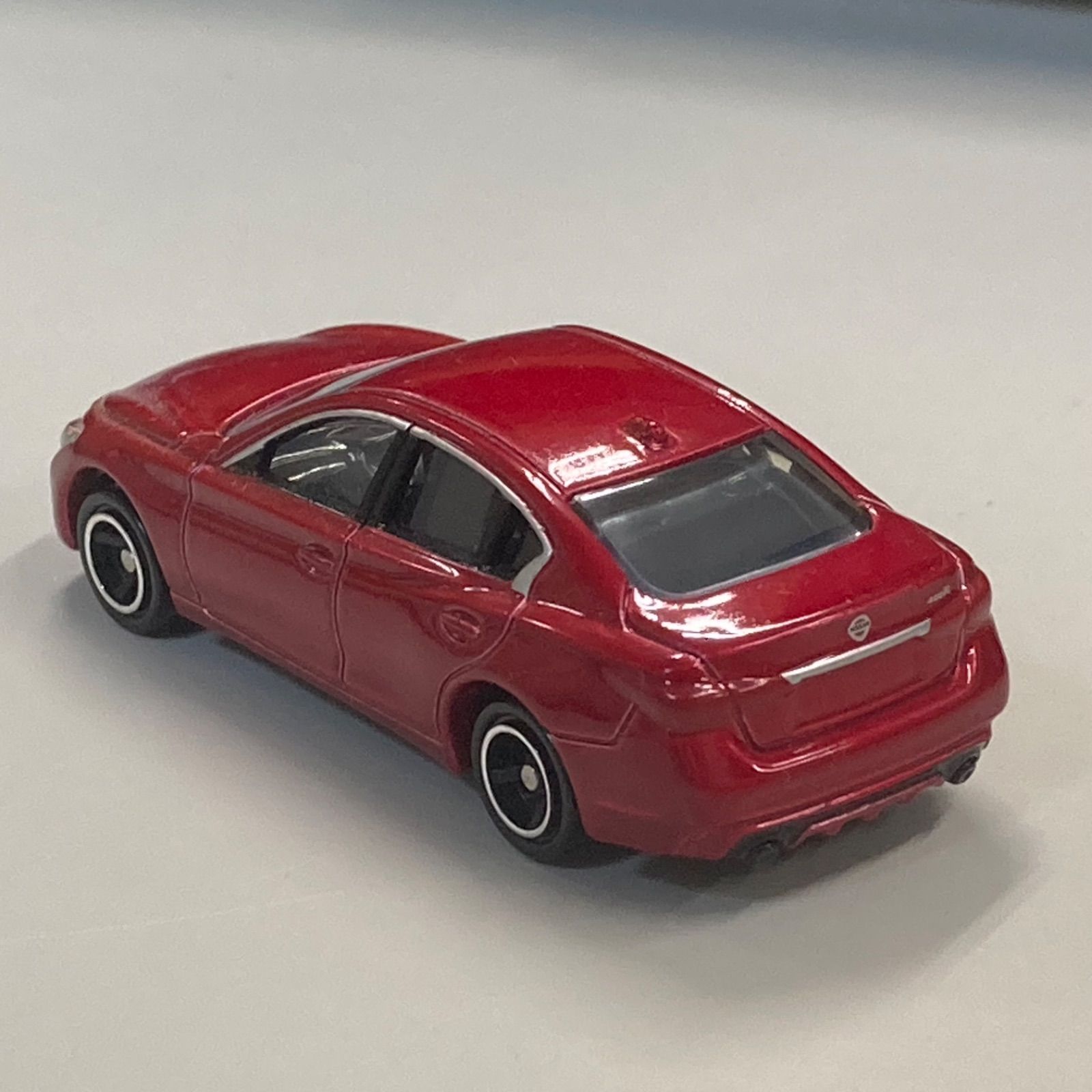 トミカ】日産 スカイライン (V37型／ No.76 絶版 未使用（検品開封のみ