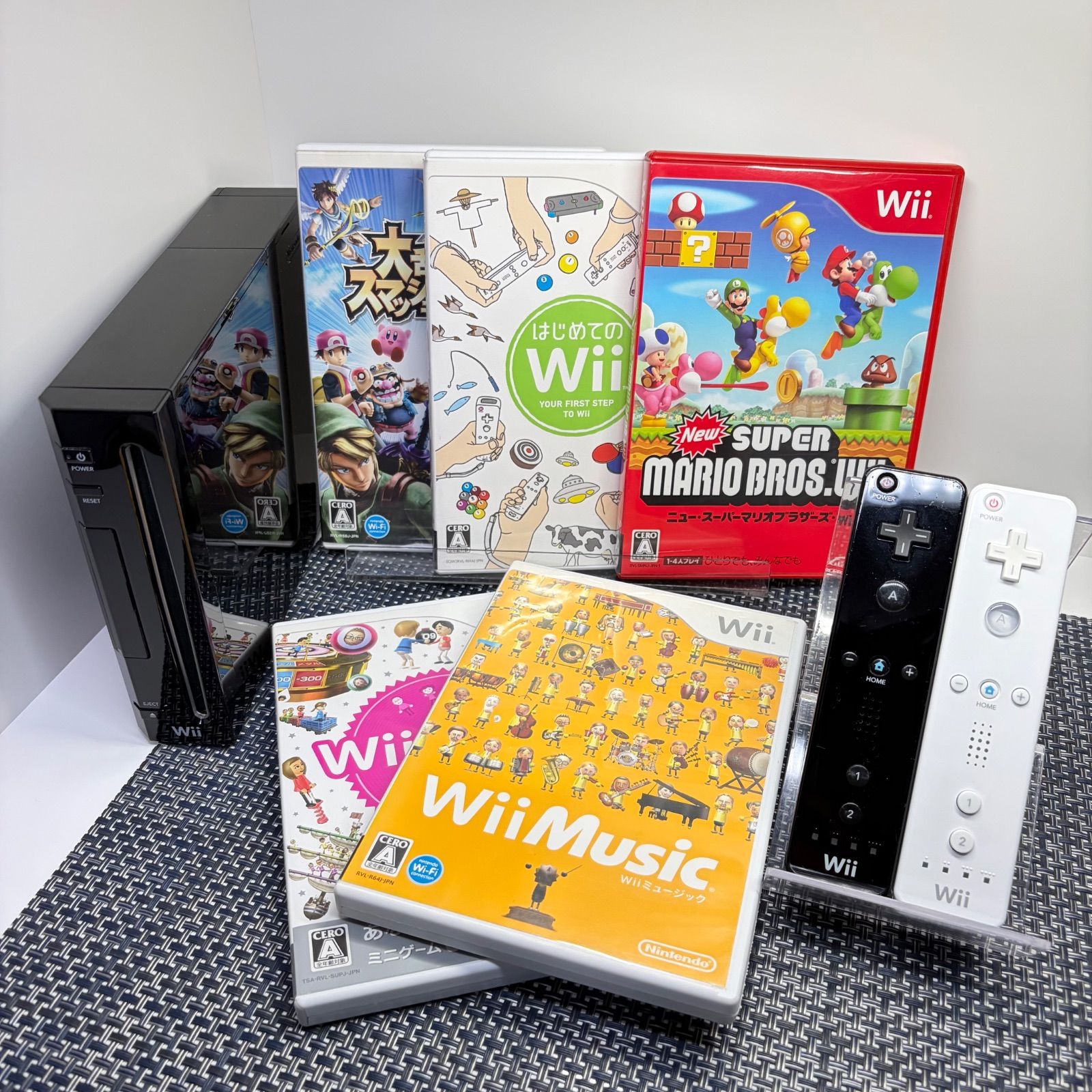 【急募！処分大特価】Wii本体と周辺機器のセット(＋ソフト8本セット・・・パターン②) すぐに遊べる】Wii本体セット ソフト3、リモコン3、ヌンチャク2、釣り