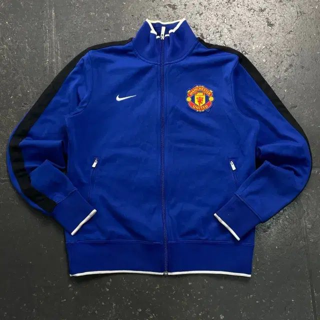 100 NIKE マンチェスター・ユナイテッドFC ジャージ - メルカリ