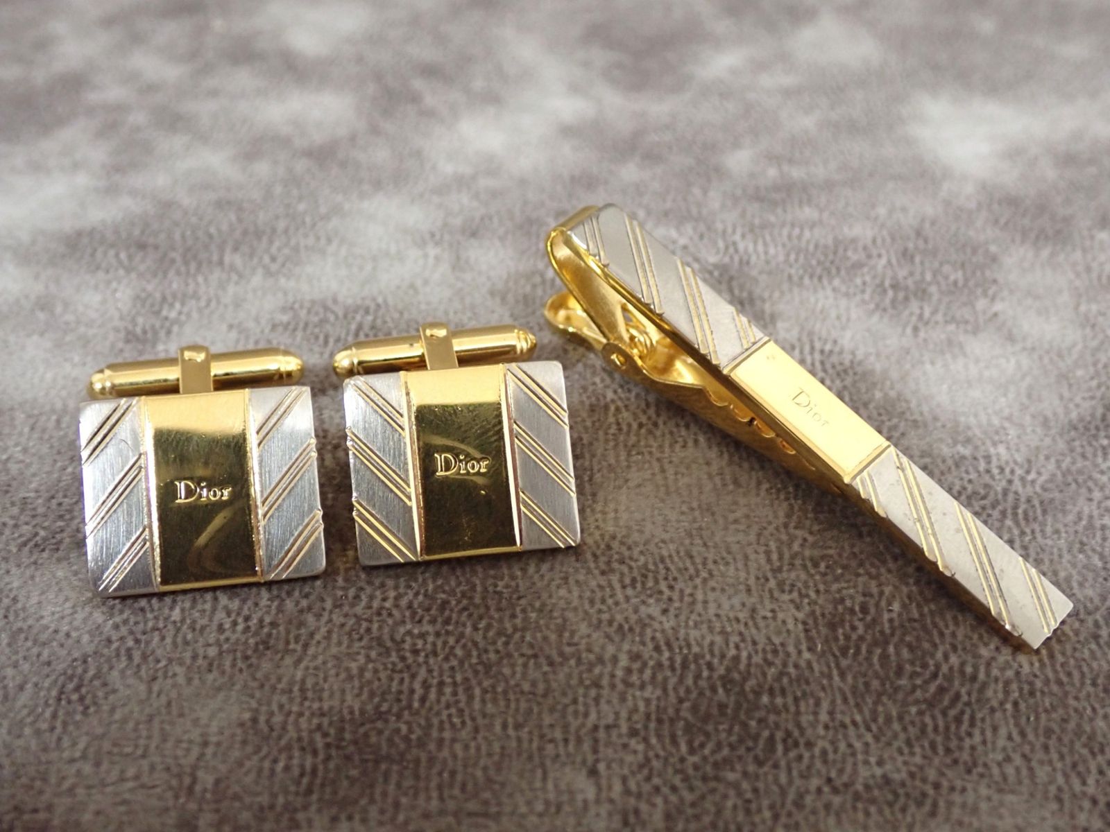 正規 激レア ディオール Diorロゴストライプラインカフス ゴールド×シルバー Christian Dior（クリスチャン・ディオール） 【GWタイムSALE☆30％OFF