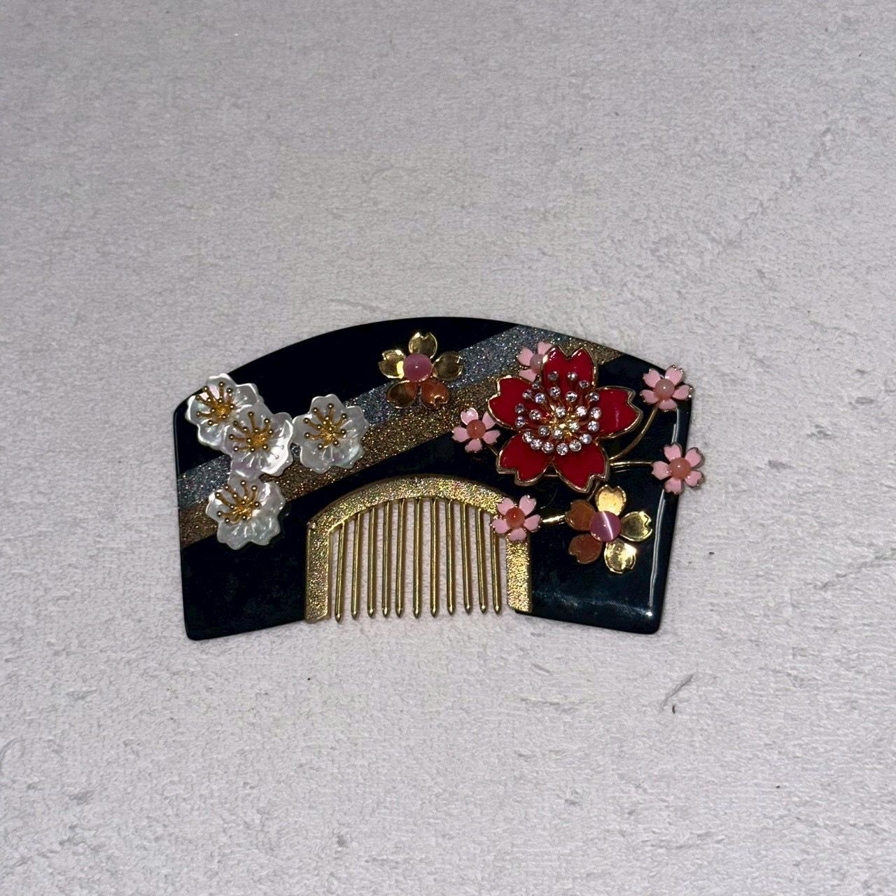 桂由美鼈甲ふう花嫁かんざし。本日値下げします。琥珀色の花が可愛らしい。新品同様。 桂由美 花嫁 和装 髪飾り 6点セット 桜 日本髪 文金高島田 豪華 簪