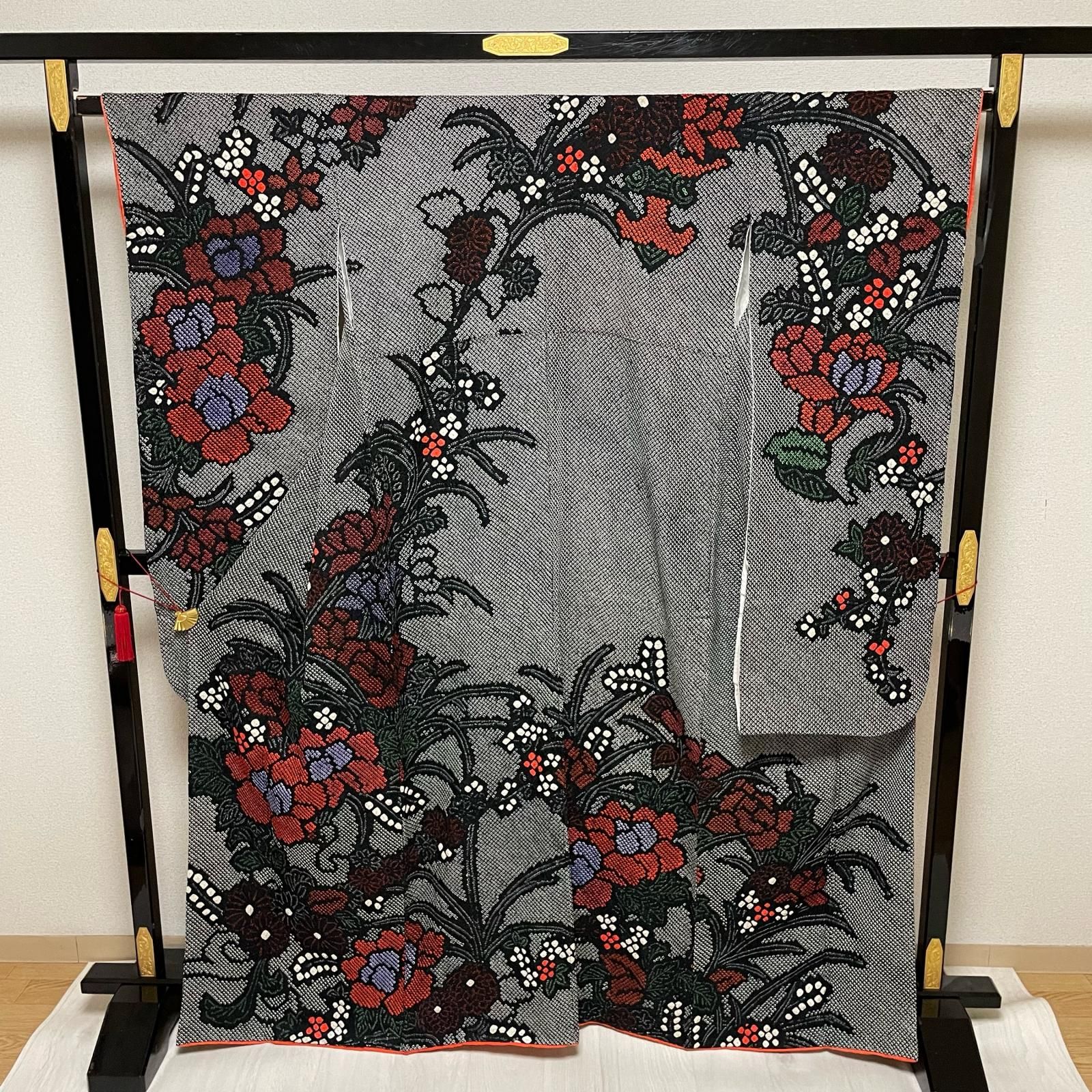 振袖 総絞り モノトーンに映える鮮やかな花模様 着物 正絹 X-562 