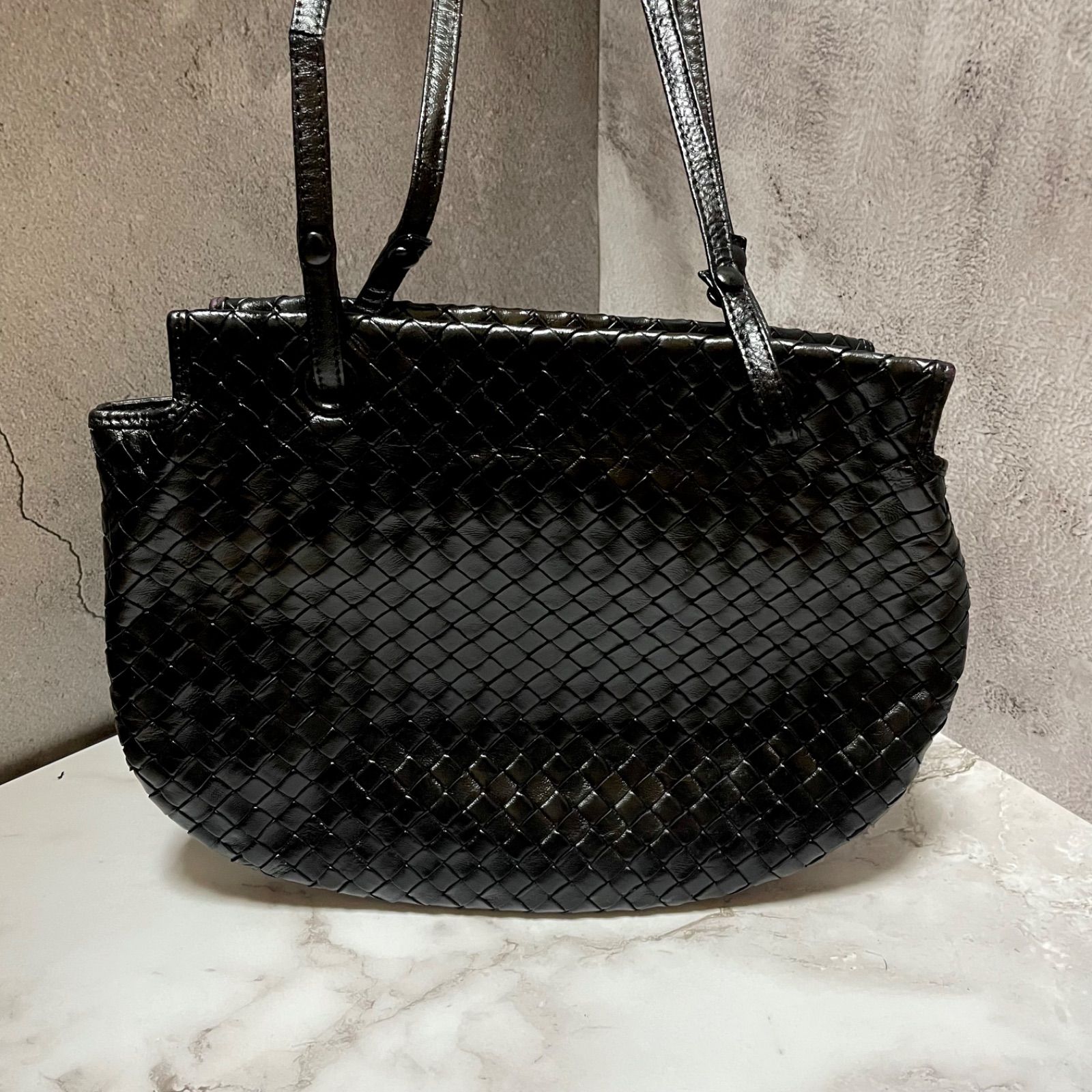 BOTTEGA VENETA イントレチャート 本革 ショルダーバッグ - メルカリ