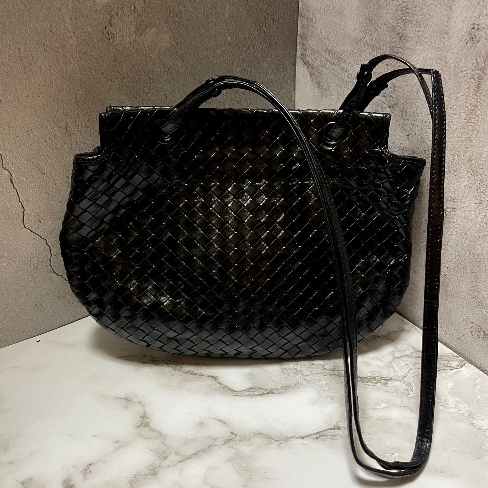 BOTTEGA VENETA イントレチャート 本革 ショルダーバッグ - メルカリ