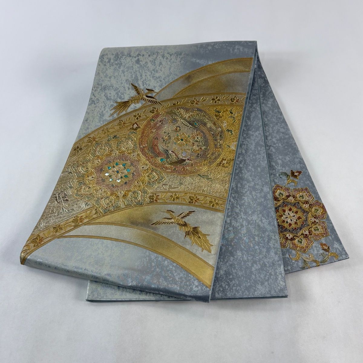 【美品】袋帯　螺鈿雲母　宝相華　金色　お太鼓柄 美品】袋帯 螺鈿 宝相華 金色 お太鼓柄の通販はau PAY マーケット