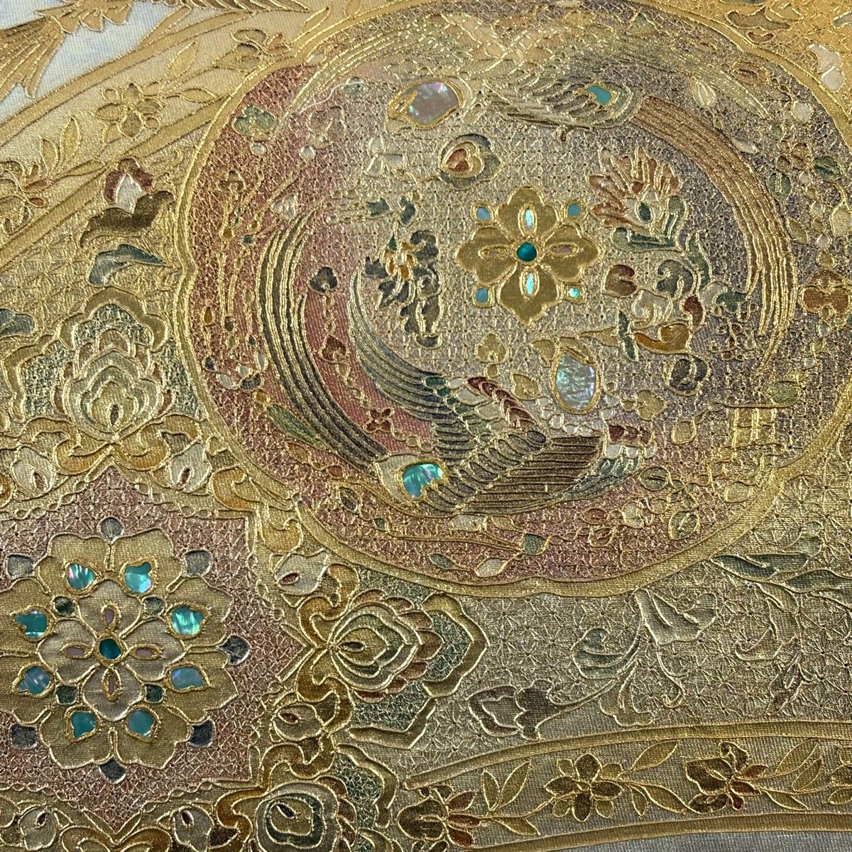【美品】袋帯　螺鈿雲母　宝相華　金色　お太鼓柄 美品】袋帯 螺鈿 宝相華 金色 お太鼓柄の通販はau PAY マーケット