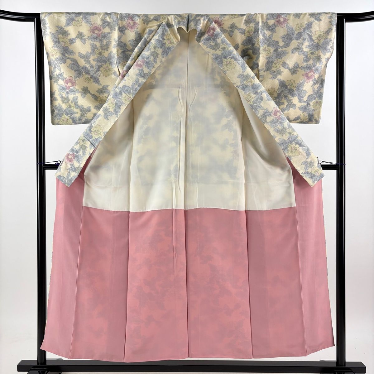 【美品】 紬 身丈154.5cm 裄丈63cm 正絹 名品 【中古】 美品】 紬 身丈154.5cm 裄丈63cm S 袷 華文 鳥 茶紫 正絹 秀品｜中古