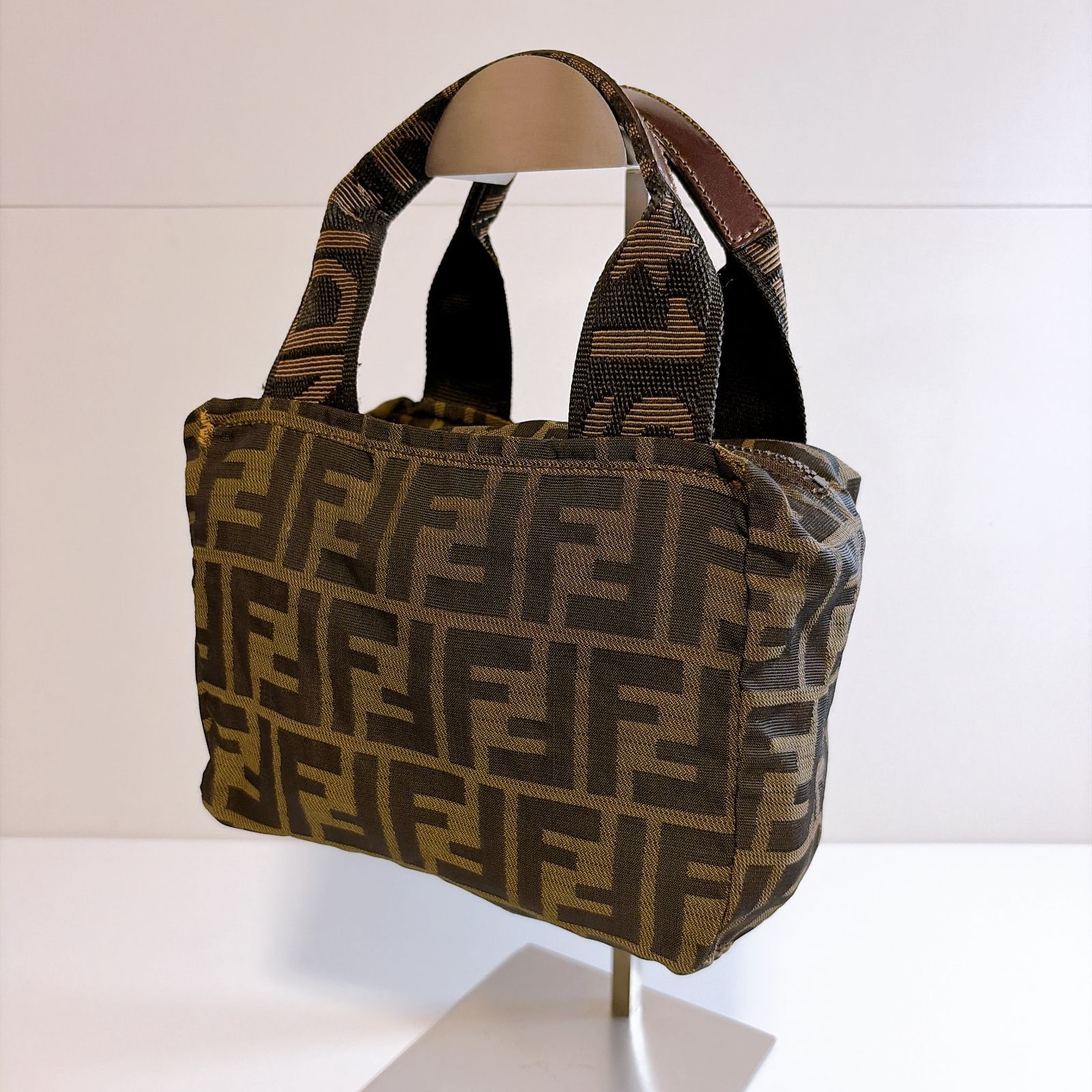 美品☆FENDI ミア ハンドバッグ ズッカ FF柄 FENDI フェンディ ズッカ柄 ミニハンドバッグ 中古品 管理番号