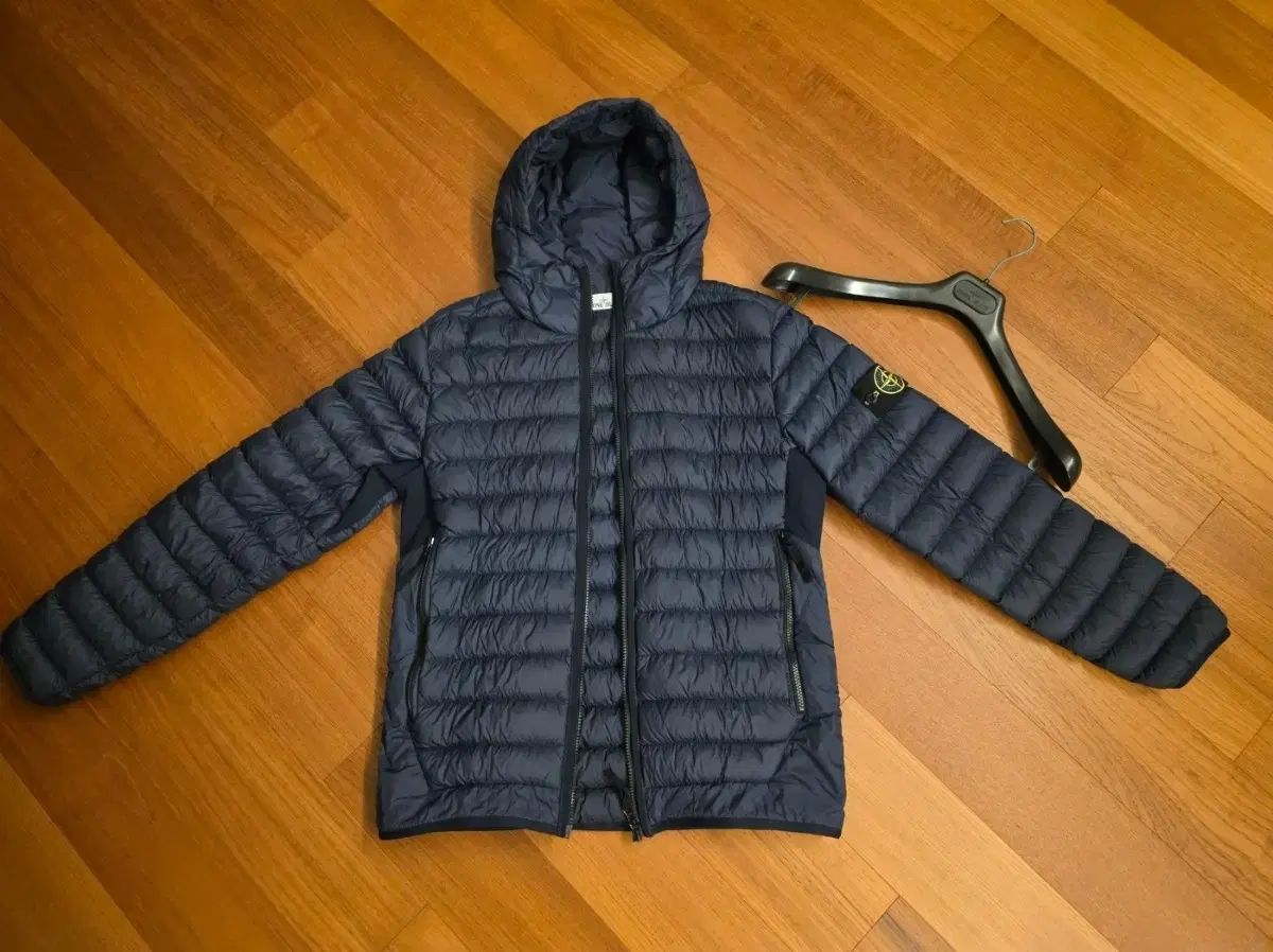 STONE  ストーンアイランド ダウン ネイビー Mサイズ STONE ISLAND（ストーン アイランド） ダウンジャケット 40124 LOOM