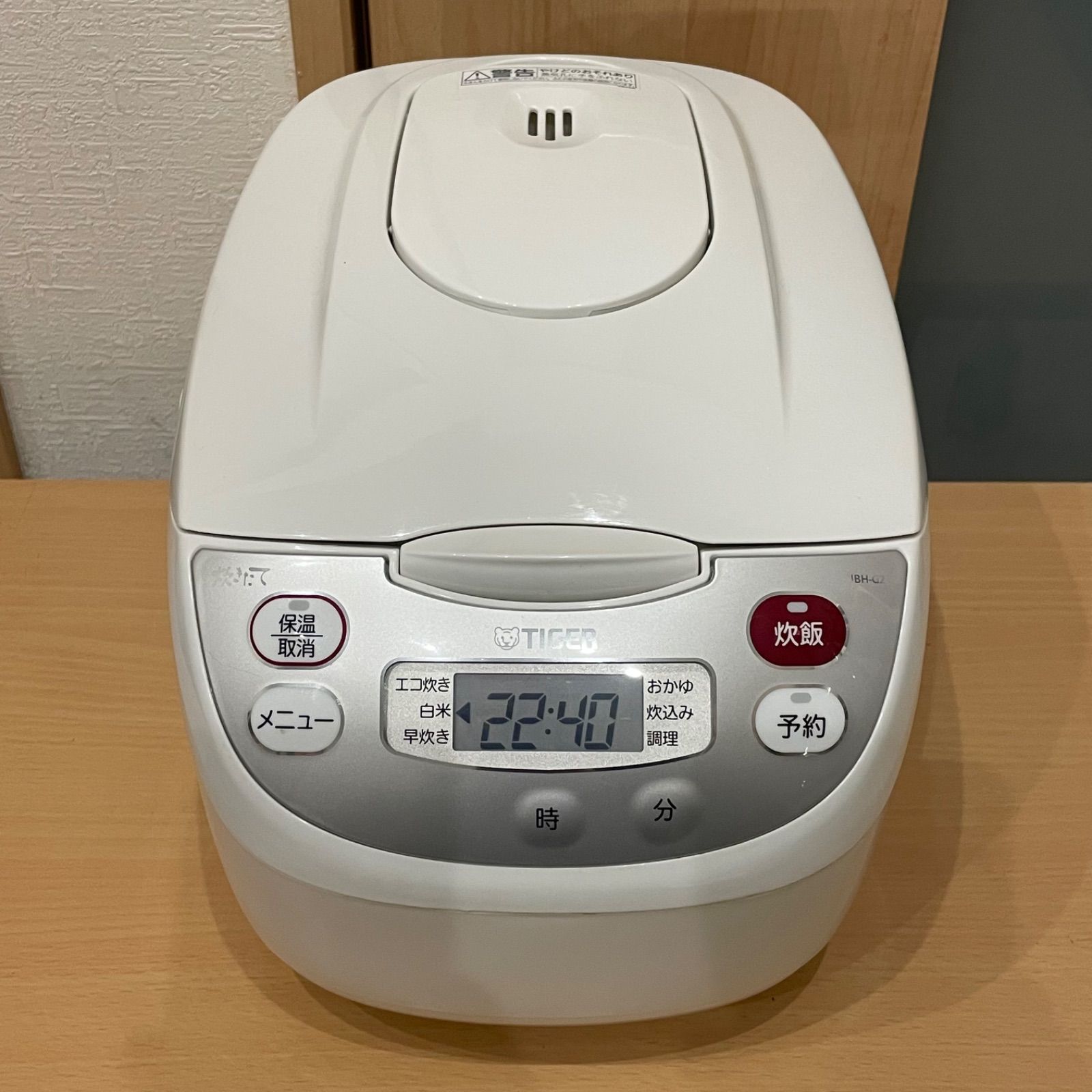 ☆中古￥5,000！TIGER　5.5合マイコン炊飯ジャー　家電　JBH-G102型　2021年製　【BG116】 TIGER タイガー 炊飯器 マイコン炊飯ジャー JBH-G102 2022年製