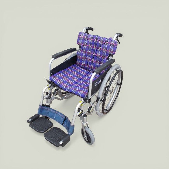 【中古】　車イス　カワムラ製　（紫） カワムラサイクル KA816-40B-LO 簡易モジュールタイプ 介助型車いす